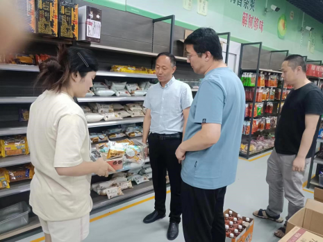 检查超市食品饮料保质期